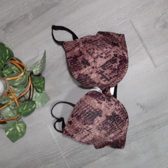 PINK Victoria's Secret Wear Everywhere Push-Up Bra - Picture 5 of 10